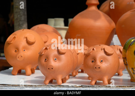 Tirelire et souvenirs en vente à la boutique de la route, près de l'Guadlest, Province d'Alicante, Communauté Valencienne, Espagne Banque D'Images