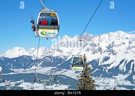 Téléphérique de Planai, dans l'arrière-plan du Dachstein, Styrie, Autriche Banque D'Images