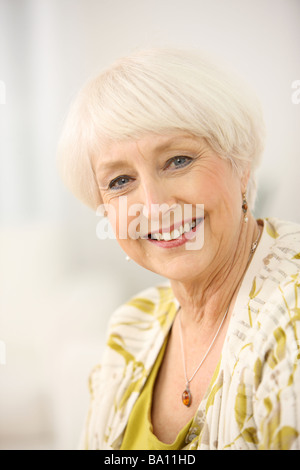 Senior woman smiling close up Banque D'Images