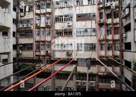 Les appartements de l'après-guerre en mauvais état sur Nathan Road Kowloon Hong Kong, Chine Banque D'Images