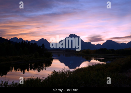Vue du coucher de Teton Mountains vu de l'Oxbow Bend Snake River, Parc National de Grand Teton Wyoming USA Banque D'Images