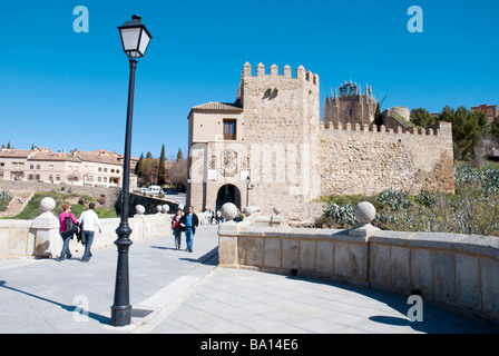 Pont de San Martin. Toledo. Castille La Mancha. L'Espagne. Banque D'Images