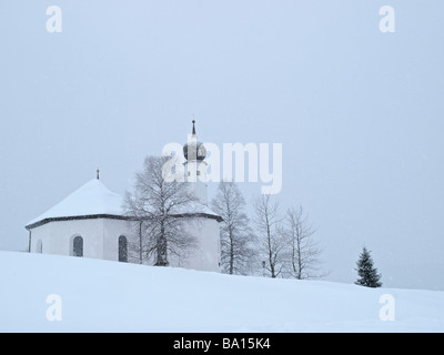 Vue extérieure de la chapelle St.Anna, hiver, Tirol Ischgl Autriche Banque D'Images