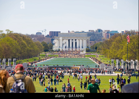 Lincoln Memorial Washington DC avec les gens et reflétant le jour de l'étang Banque D'Images