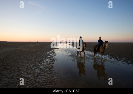 Holkham Beach North Norfolk en Angleterre après le coucher du soleil Banque D'Images