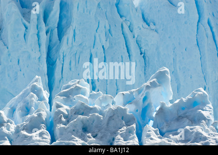 La glace se forme sur la surface de glacier Perito Moreno la Patagonie Argentine Banque D'Images