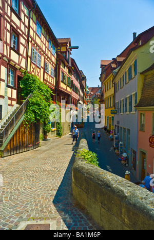 Rue avec maisons à colombages historique dans la vieille ville de Meersburg, Allemagne | Fachwerk Häuser, Meersburg, Bodensee, Allemagne Banque D'Images