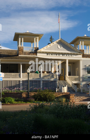 Chautauqua Dining Hall avec porche enveloppant construit en 1898. Restaurant, terrasse, Banque D'Images