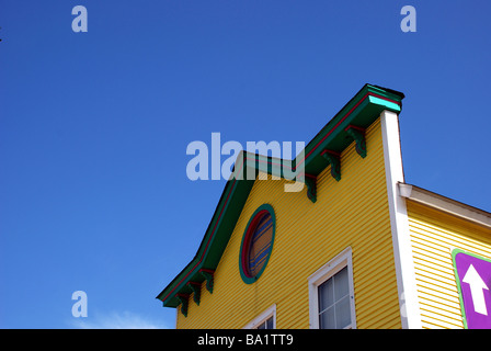 Maison Jaune sur fond de ciel bleu à Chicago Banque D'Images