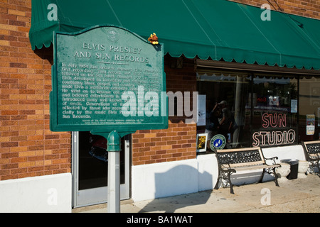 Elvis Presley et Sun Records signe en face de Sun Studios d'enregistrement à Memphis. Accueil d'Elvis et Rock and Roll. Banque D'Images