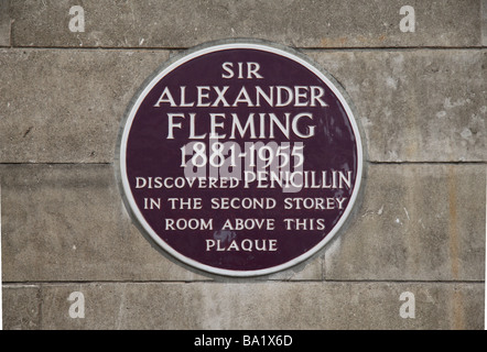 Une plaque à la mémoire de Bordeaux en dessous de la 2ème étage chambre à l'Hôpital St Mary de Londres qui Alexander Fleming a découvert la pénicilline. Banque D'Images