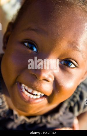 Smiling fille malienne de Djenné au Mali l'Afrique de l'Ouest Banque D'Images