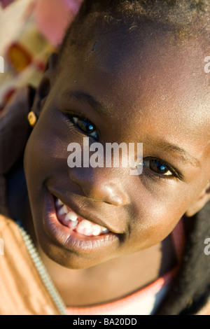 Smiling fille malienne de Djenné au Mali l'Afrique de l'Ouest Banque D'Images