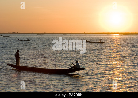 La pêche sur le Fleuve Bani dans la région de Mopti au Mali Banque D'Images