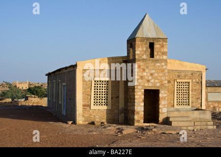 Derrière la mosquée église chrétienne à Sanga en Pays Dogon au Mali Banque D'Images