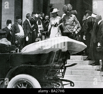 L'archiduc François-Ferdinand d'Autriche et de l'épouse de quitter l'hôpital à Sarajevo le 28 juin 1914 quelques instants avant leur assassinat Banque D'Images