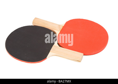 Deux raquettes de ping-pong sur fond blanc libre Banque D'Images