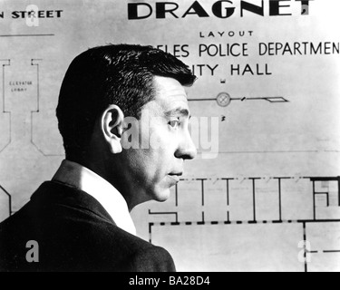Années 1950 DRAGNET s/60s US police TV série avec Jack Webb comme le Sergent Joe Friday. Il a également produit les programmes. Banque D'Images