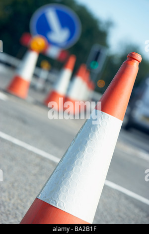 Les panneaux de signalisation indiquant les travaux routiers Banque D'Images