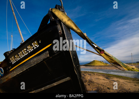 La proue du bateau de pêche dans la rivière Marean estuaire Aln à vers Church Hill Banque D'Images