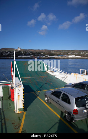 À bord de véhicules la Foyle Venture petite voiture et de passagers reliant, dans le comté de Londonderry Derry Magilligan Banque D'Images