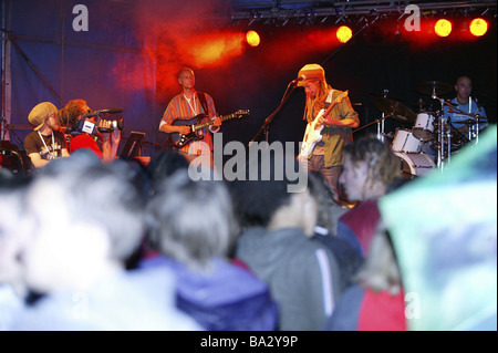 Les concerts de Reggae Jahcoustix 'bande' idée soir pas librement pour le tourisme music festival Open air artistes musiciens hommes Banque D'Images