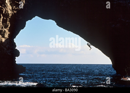 Chris Sharma pro-grimpeurs-personnalité de l'homme tenir compte de l'Espagne Baléares Majorque mer Méditerranée série grimpeurs silhouette island Banque D'Images