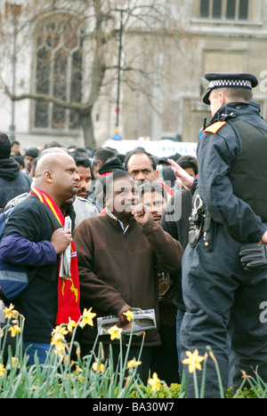 Tamil protester policier London Westminster Sri Lanka Banque D'Images