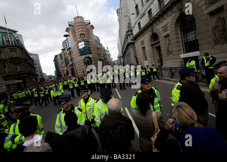 Formation en police décrit comme le 'électrique' lors des manifestations du G20 à Londres, la Banque d'Angleterre Banque D'Images