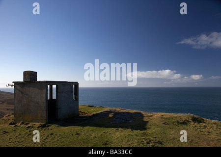 Garde-côtes abandonnées lookout station à malin head péninsule d'Inishowen, comté de Donegal en république d'Irlande Banque D'Images