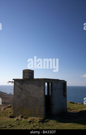 Garde-côtes abandonnées lookout station à malin head péninsule d'Inishowen, comté de Donegal en république d'Irlande Banque D'Images