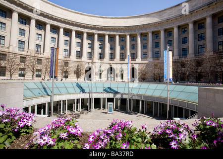 Donnant sur la cour intérieure du Centre du commerce international, Washington DC Banque D'Images