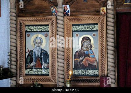 À l'intérieur d'une petite chapelle orthodoxe bulgare, Predela, rural en Bulgarie. Banque D'Images