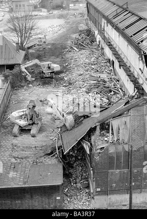 Années 1980, photo en noir et blanc, de l'économie, de l'industrie, Gutehoffnungshuette Sterkrade, GHH, lors de travaux de démolition, de construction d'usine, des creuseurs, Oberhausen, D-D-Oberhausen-Sterkrade, Ruhr, Rhénanie du Nord-Westphalie Banque D'Images