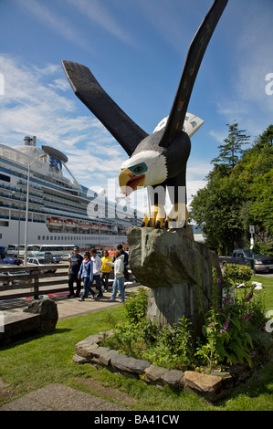 La sculpture de pygargues à tête blanche par Nathan Jackson à Ketchikan, Alaska Banque D'Images