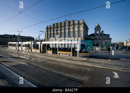 Transport public tram Luas irlandais Irlande Dublin Heuston station Banque D'Images