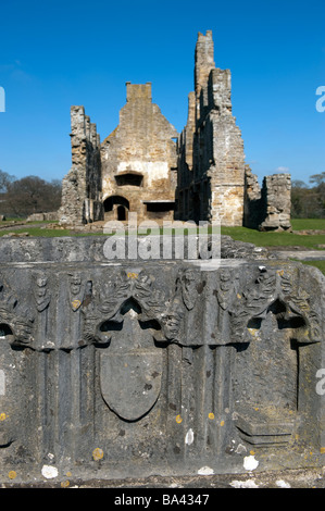 Tombeau antique et bâtiments de l'abbaye des Prémontrés de Saint Jean le Baptiste au Egglestone. Barnard Castle - Durham Co. Banque D'Images