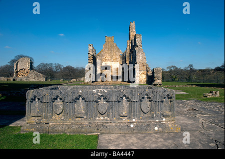 Tombeau antique et bâtiments de l'abbaye des Prémontrés de Saint Jean le Baptiste au Egglestone. Barnard Castle - Durham Co. Banque D'Images