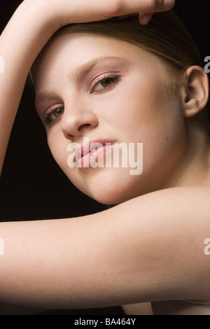 filles-poilues-rouge-cam-ra-s-rie-d-tail-regard-personnes-de-10-15