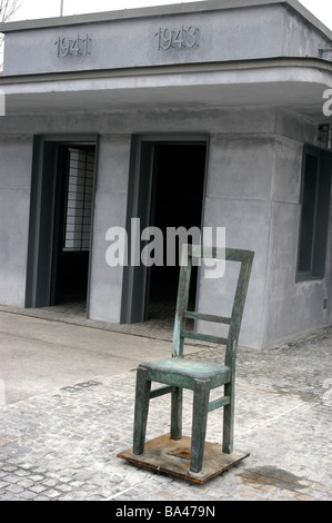 Le ghetto de Cracovie Memorial en plac Bohaterów Getta (Place des Héros du Ghetto Podgorze) a été inauguré en décembre 2005. Banque D'Images