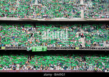 Stands bondés de Ruiz de Lopera Stadium pour le derby contre FC Séville, Séville, Espagne Banque D'Images