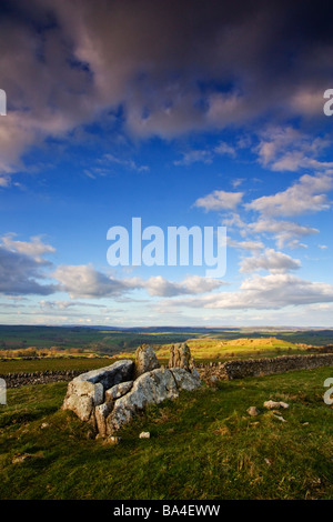 Cinq puits tombeau, près de Taddington.Parc national de Peak District, Derbyshire, Angleterre Banque D'Images