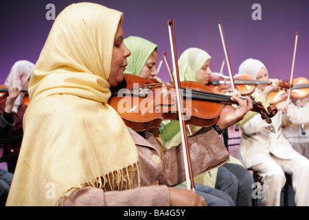 Al Nour Wal Amal Lumière et d'espoir est l'orchestre égyptien de femmes aveugles Banque D'Images