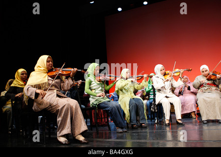 Al Nour Wal Amal est l'orchestre égyptien de femmes aveugles Banque D'Images