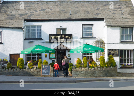 The King's Arms Hotel de Hawkshead, Parc National de Lake District, Cumbria, Angleterre, Royaume-Uni Banque D'Images