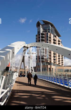 UK Angleterre Salford Quays Lowry crossing passerelle millénaire Manchester Ship Canal Banque D'Images