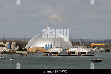 Trois Wightlink ferries le Cenwulf Caedmon et Cenred ayant terminé leur vie de travail attendre sur Southampton Water avant d'aller Banque D'Images