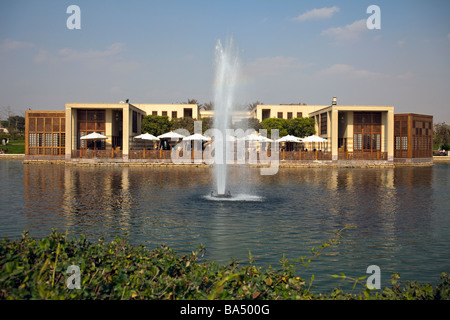 Café au bord du lac, du parc al-Azhar, Le Caire, Egypte Banque D'Images