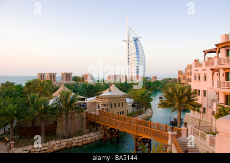 Medinat Jumeirah et Burj Al Arab Hotel Dubai Banque D'Images