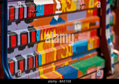 Peinture style hippie lumineux sur une camionnette VW Banque D'Images